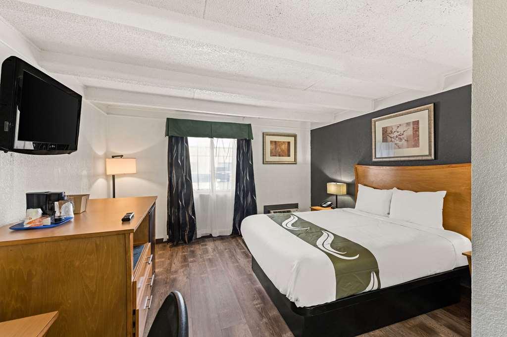 Quality Inn & Suites Near I-480 And I-29 Council Bluffs Bilik gambar