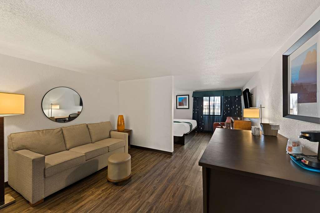Quality Inn & Suites Near I-480 And I-29 Council Bluffs Bilik gambar