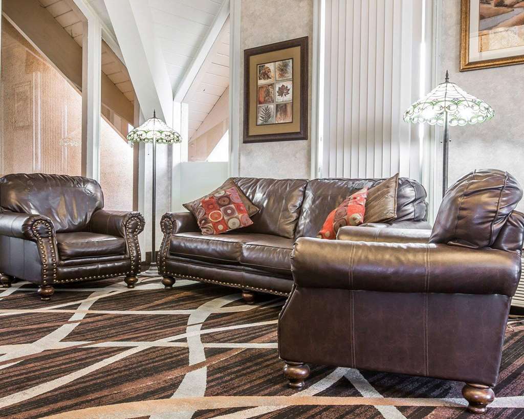 Quality Inn & Suites Near I-480 And I-29 Council Bluffs Dalaman gambar