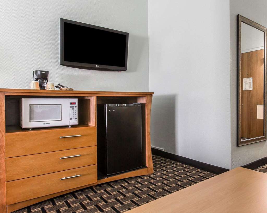 Quality Inn & Suites Near I-480 And I-29 Council Bluffs Bilik gambar